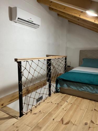 One-Bedroom Loft Apartment with One Queen Bed image 10