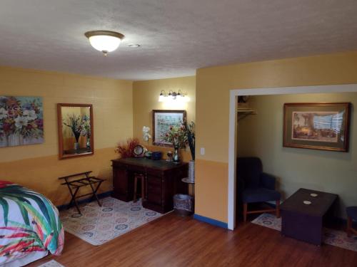 Pohaku Place - 3000 sqft of tropical charm spa in Orchidlands Estates (HI)