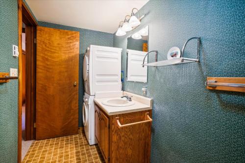 Spacious 1 bedroom with loft Northside located across from Pico Mountain! in Killington, USA