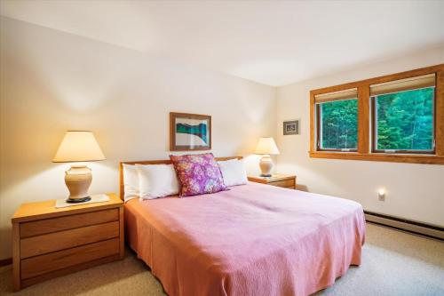 Spacious 1 bedroom with loft Northside located across from Pico Mountain! in Killington, USA