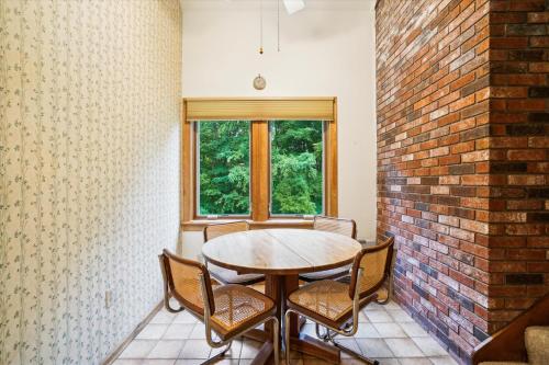 Spacious 1 bedroom with loft Northside located across from Pico Mountain! in Killington, USA