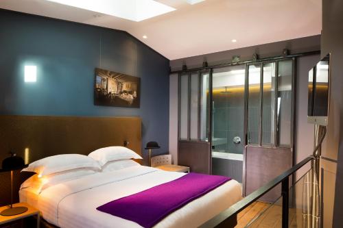 1 queen bed, 1 sofa bed