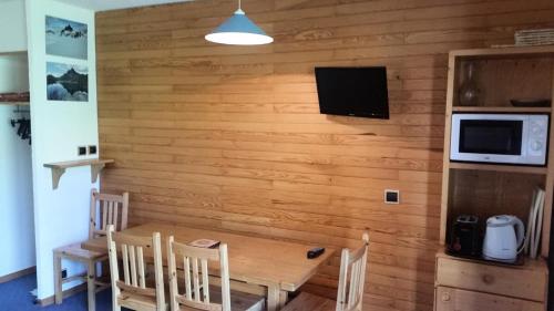 Residence Amethyste - Appartement confortable · Acces direct aux pistes · Vue pistes · Rez-de-chauss in La Plagne