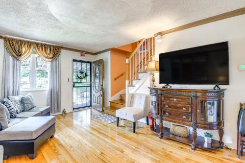 4 Mi to Dtwn Cozy Townhome in Baltimore! in Govans