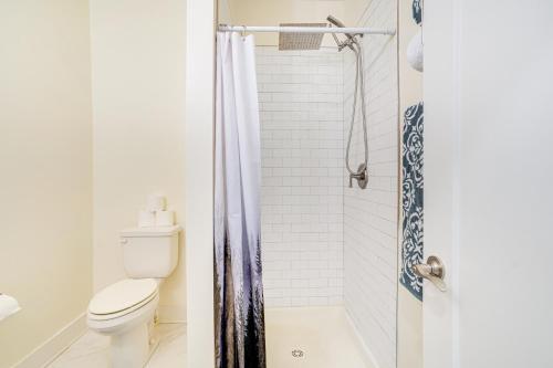 Modern Chattanooga Townhome about 2 Mi to Downtown! in Chattanooga, USA