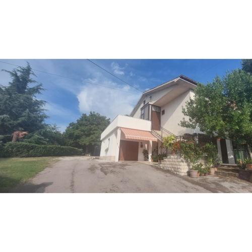 Apartman Dino in Ročko Polje