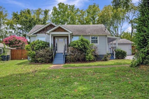 2 BR Home 4 Miles to Broadway Sleeps 4 in Nashville, USA