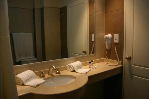 Classic Double or Twin Room image 8