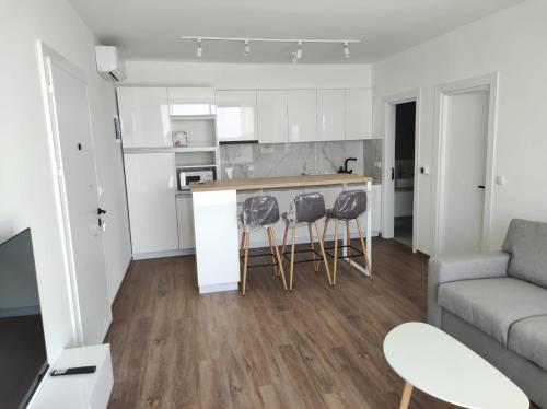 One-Bedroom Apartment with River View image 2