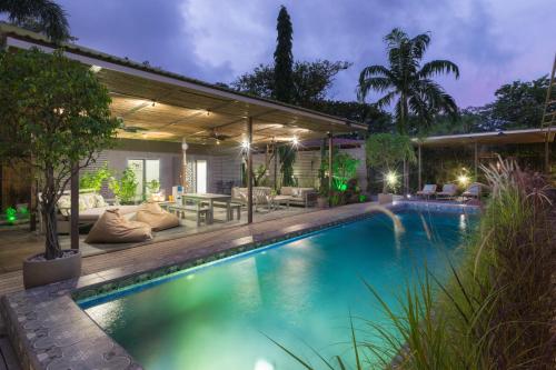 Tamarindo Bay Boutique Hotel, Apartments & Suites - 수영장