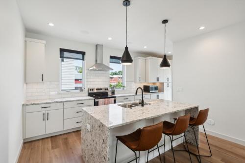 New Modern Townhome with Rooftop Patio townhouse in Iowa City, USA