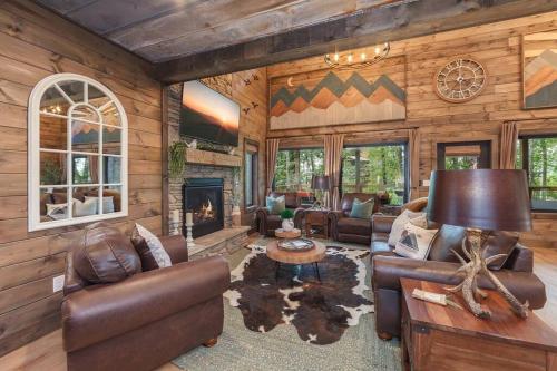 Beary Luxe - Brand New Arcade Pool Spa Retreat in Cove Creek Cascades, USA