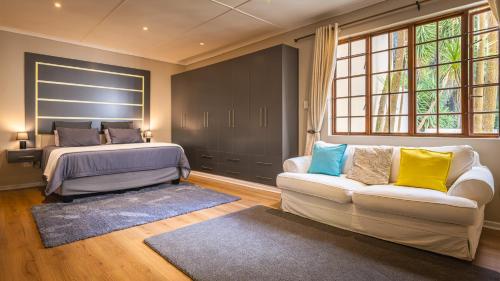 Botanica Guest House Room Type - King Room with Pool View Botanica Guest House Room Type - King Room with Pool View