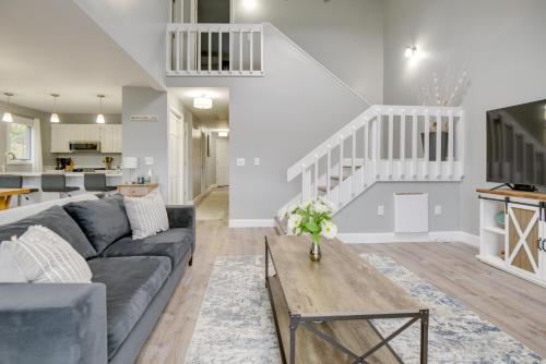 Newfound Lake Vacation Rental with Deck and Lake View in 布里斯托爾(NH)