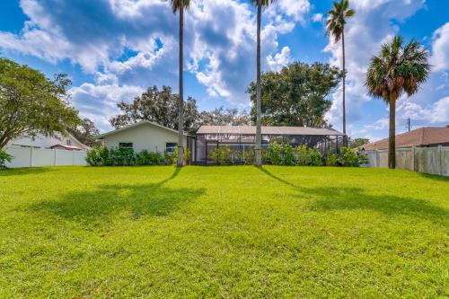 Disney Day Trips! Lakefront Home w/ Heated Pool in สปริง ฮิลล์ (FL)