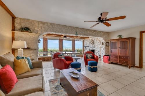 Space Coast Beachhouse Oceanfront Suite B in Indialantic, USA
