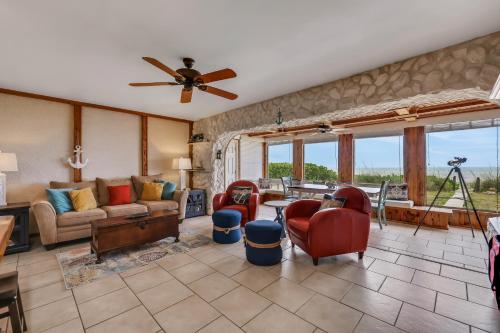 Space Coast Beachhouse Oceanfront Suite B in Indialantic, USA
