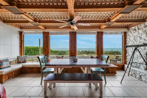 Space Coast Beachhouse Oceanfront Suite B in Indialantic, USA