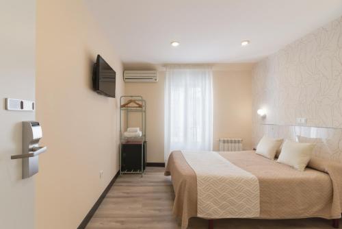 Hostal Art Madrid - image 9