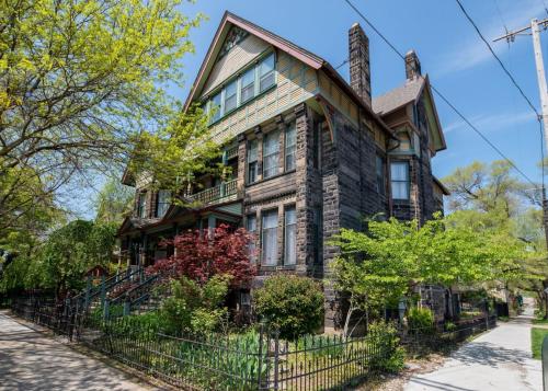 Stone Gables Inn, Cleveland