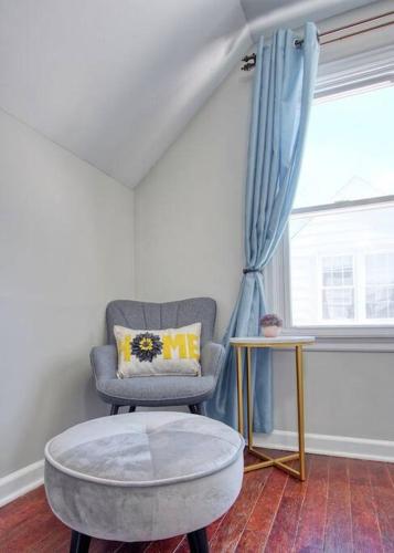 Close to Butler Uni, Cozy Home,Firepit,Free Parking - Tap to explore photos