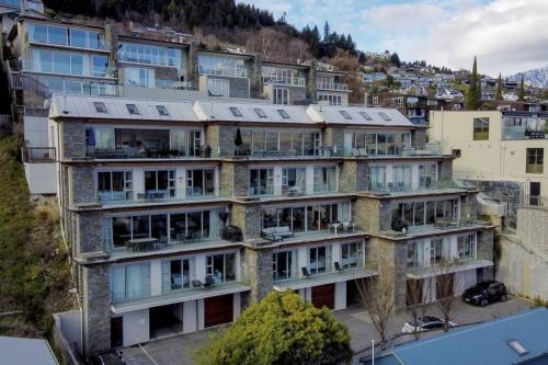 Catalina Apt 1 - amazing views and walk to town - image 2