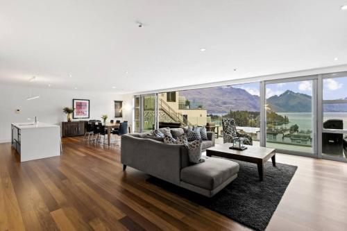 Catalina Apt 1 - amazing views and walk to town - image 10