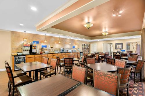 Best Western Coach House - image 9