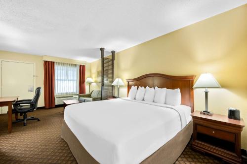 Best Western Coach House - image 13
