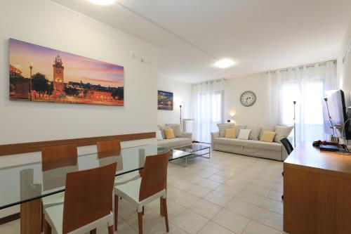 Central Luxury Apt w Garage Happy Home Bergamo, Bergamo (photo 2)