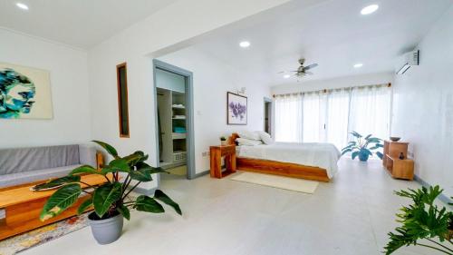 Oceanview Luxury Retreat with Private Infinity Pool in Grand Anse