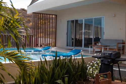 Oceanview Luxury Retreat with Private Infinity Pool in Grand Anse