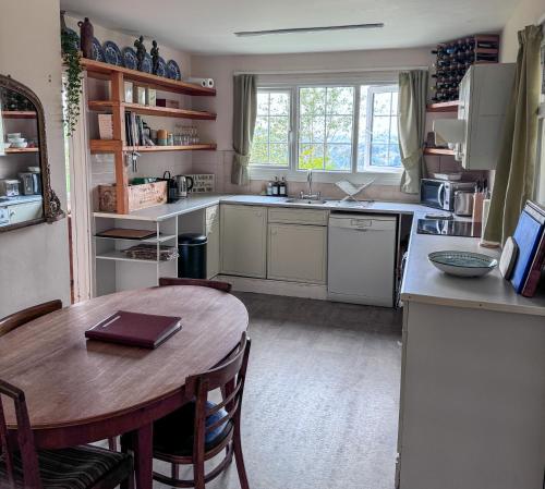 Cocina, Spacious home in Bath, nature and city! in Combe Down
