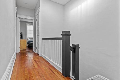Green-Door Brownstone Private Room - BD 1 in West Bergen, USA