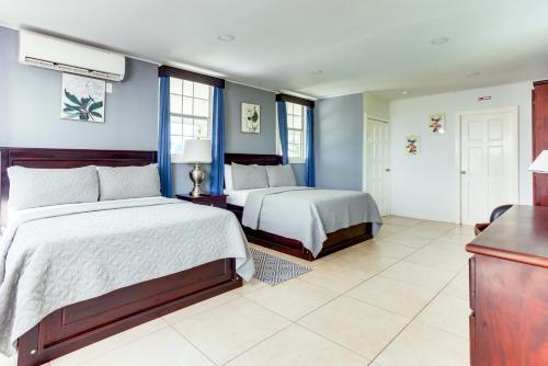 Panoramic Room Two Beds image 10