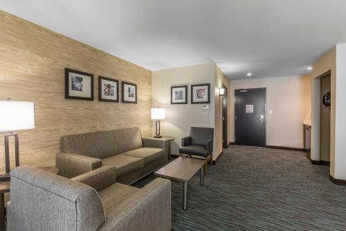 King Suite with Sofa Bed image 1