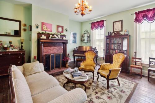 Carroll Cottage at Main Street Bed & Breakfast cottage in Glasgow, USA