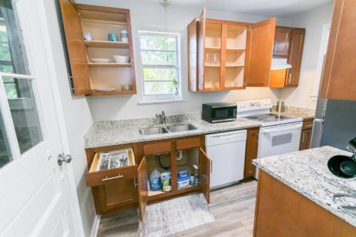 Cozy 2 bedroom 20 minutes from airport in Jacksonville, USA