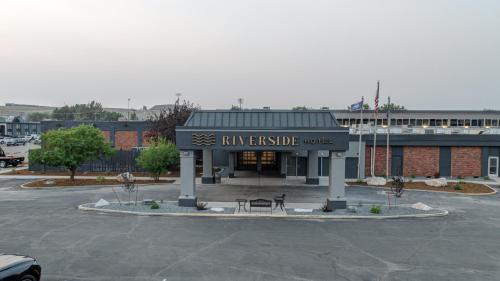 . Riverside Hotel