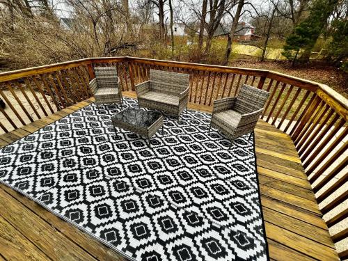 Private Bedroom Suite 2 Cape Cod Cutie 10 Min to Downtown in Bromley, USA