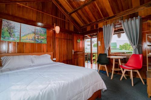WOODEN HOMESTAY LAGI in La Gi