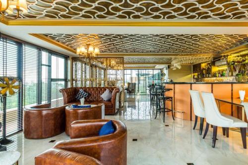 6th Avenue Surin Condominium