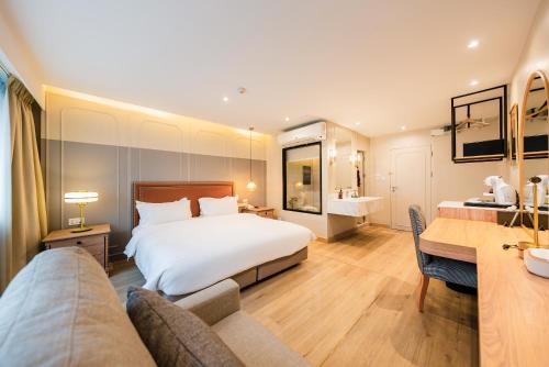 Grand Deluxe Double or Twin Room image 10