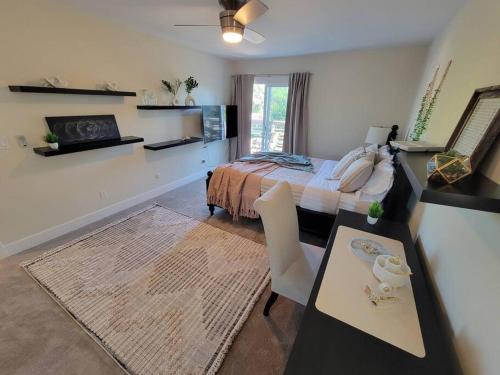 San Diego Oasis with Hot Tub, Gym, Outdoor Theater, Huge Yard in San Diego, USA