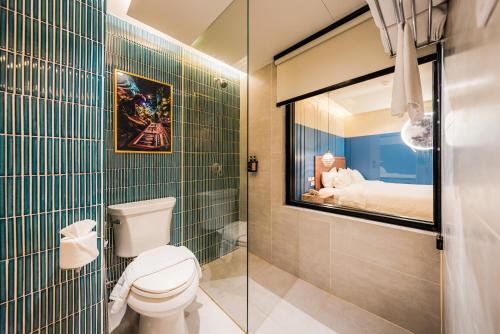 Deluxe Double or Twin Room (No Window) image 10