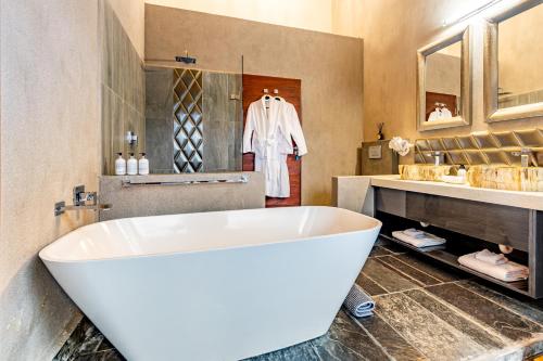 화장실, Kusudalweni Safari Lodge & Spa - All Inclusive in 토니부시 게임 리저브