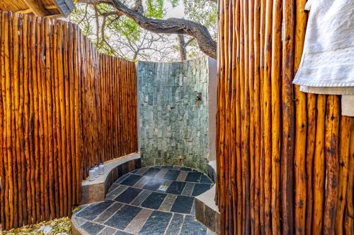 샤워실, Kusudalweni Safari Lodge & Spa - All Inclusive in 토니부시 게임 리저브