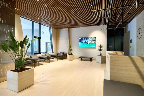 Apartments Center 2 - NEAR KHRESCHATYK - PALACE OF SPORTS - GULLIVER MALL - image 3