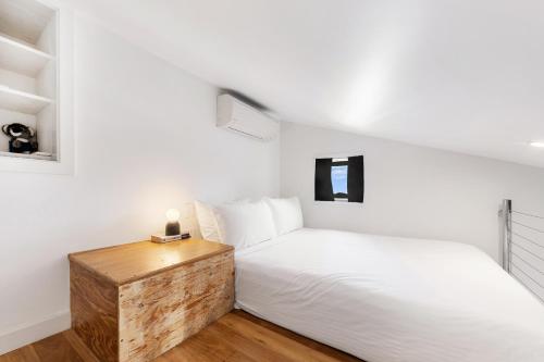 Cosy Loft Apartment in Mermaid walk to Beach