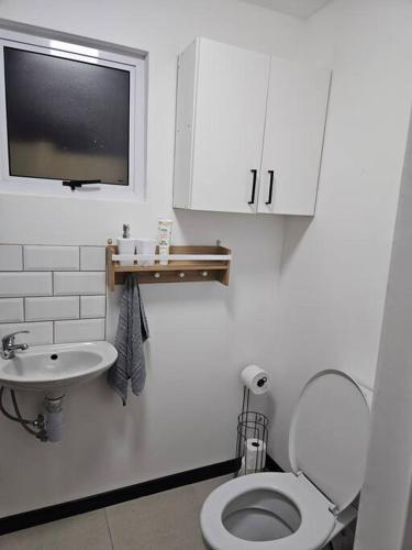 Cozy Private Studio - Tap to explore photos